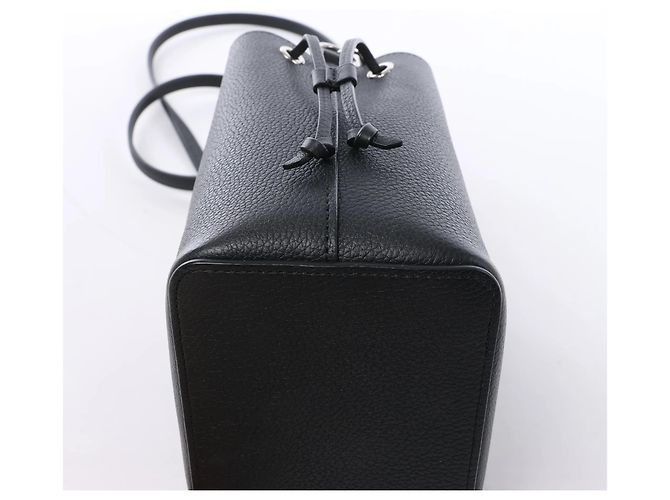 Bucket Borsa a tracolla Louis Vuitton LockMe in Black Nero - vista 9