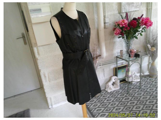 Giorgio ärmelloses schwarzes Lederkleid mit Gürtel - Ansicht 2