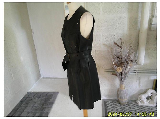 Giorgio ärmelloses schwarzes Lederkleid mit Gürtel - Ansicht 4