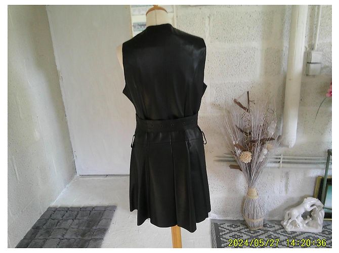 Giorgio ärmelloses schwarzes Lederkleid mit Gürtel - Ansicht 5