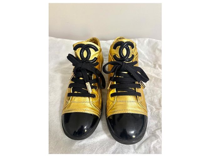Baskets Chanel en cuir doré à bout renforcé Noir - vue 3