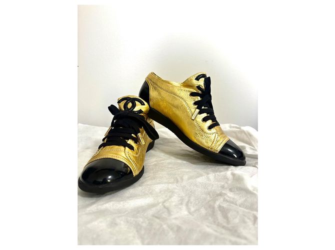 Baskets Chanel en cuir doré à bout renforcé Noir - vue 5