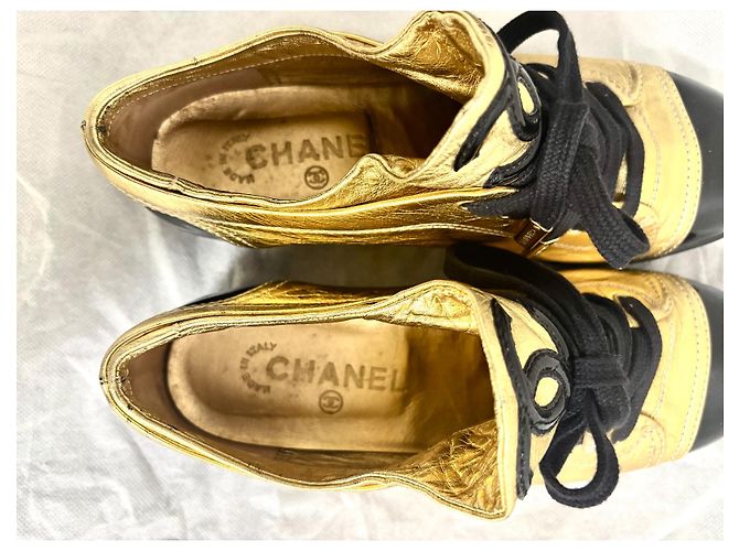 Baskets Chanel en cuir doré à bout renforcé Noir - vue 9