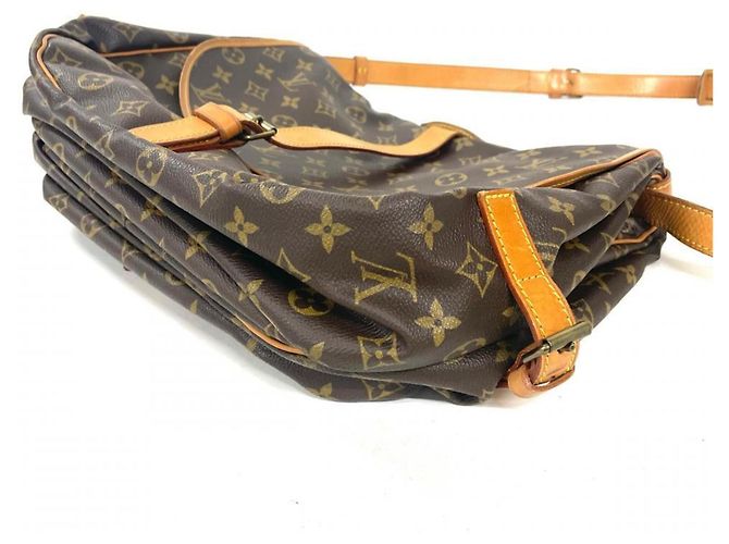 Bolsa de Ombro Louis Vuitton Saumur 30 Marrom - vista 3