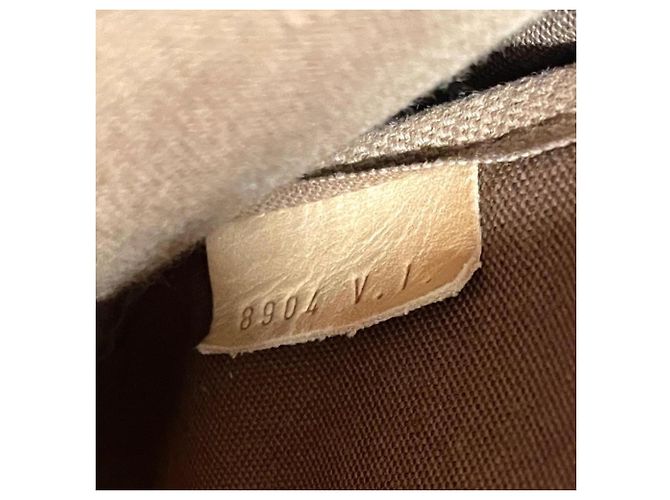 Bolsa de Ombro Louis Vuitton Saumur 30 Marrom - vista 8