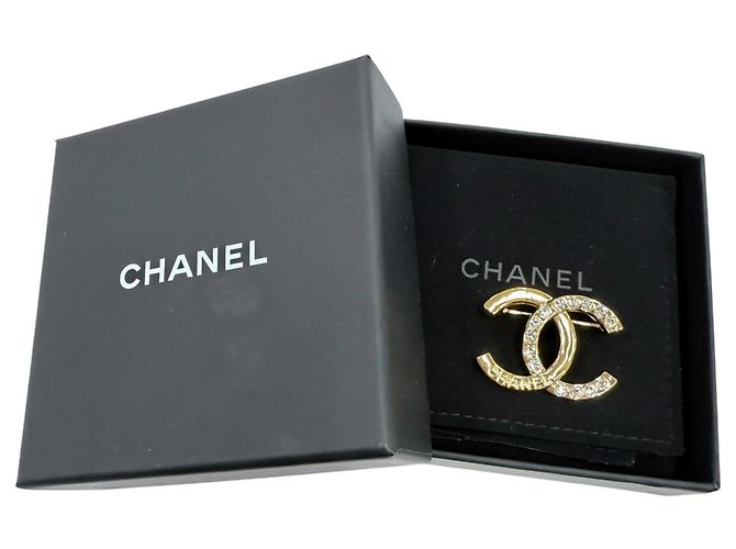 Spilla Chanel A24P in metallo Coco Mark con strass D'oro - vista 2