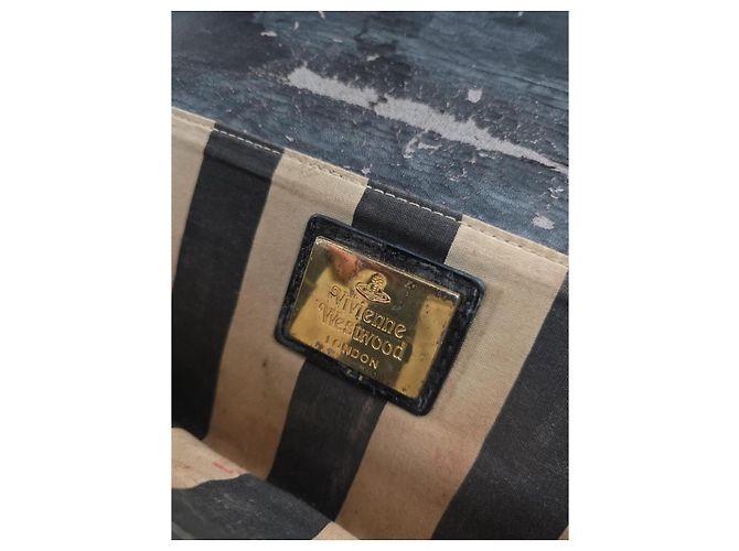 Vivienne Westwood Clutch aus schwarzem Lackleder in Python-Optik - Ansicht 7