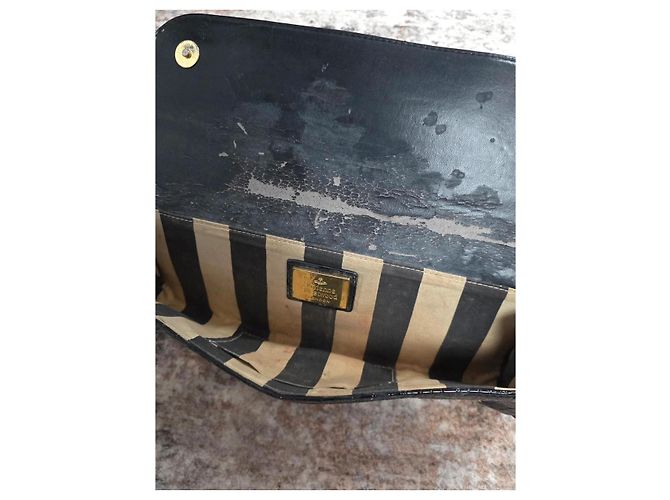 Vivienne Westwood Clutch aus schwarzem Lackleder in Python-Optik - Ansicht 8