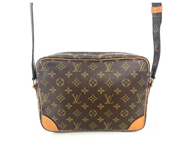 Bolso de hombro Louis Vuitton Nile Castaño - vista 3