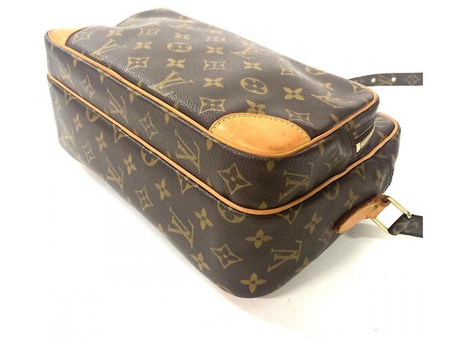 Bolso de hombro Louis Vuitton Nile Castaño - vista 4