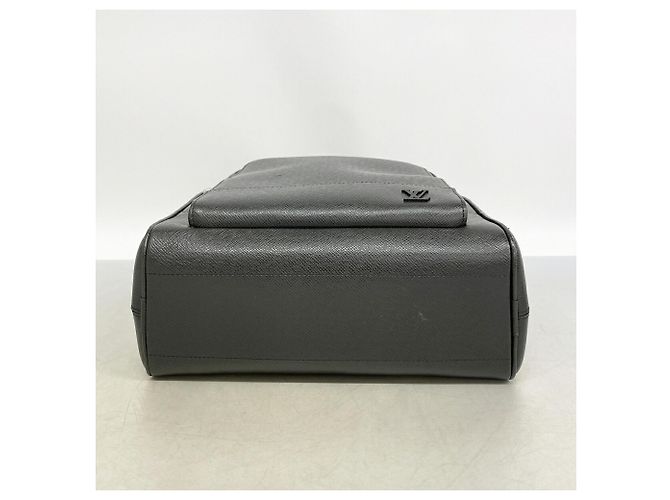 Zaino Louis Vuitton Taiga Adrian M30857 Nero - vista 3