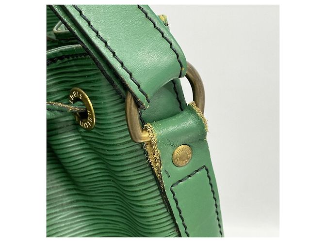 Borsa a tracolla Louis Vuitton Epi Noe in Borneo Green - vista 11