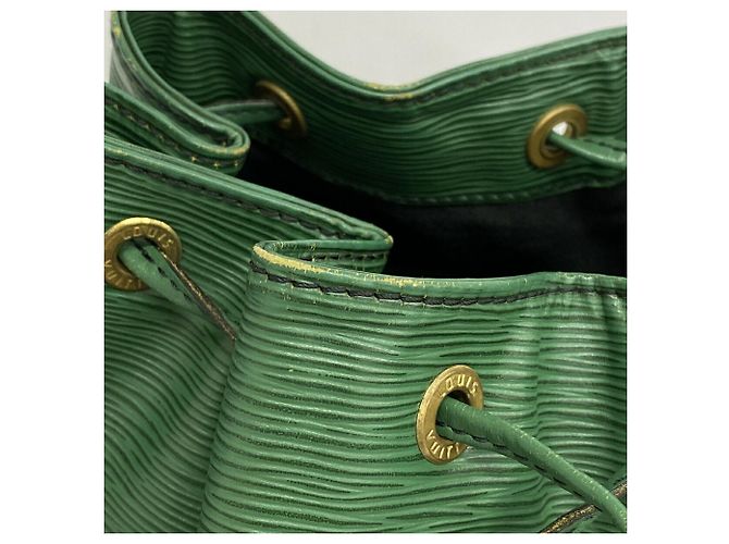 Borsa a tracolla Louis Vuitton Epi Noe in Borneo Green - vista 7