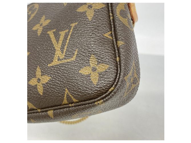 Louis Vuitton Monogram Mini Pochette Accessoires Castaño - vista 6