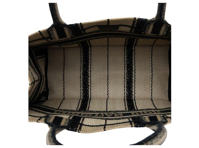 Dior Book Tote Medium aus bestickter Canvas Bayadere Beige - Ansicht 4
