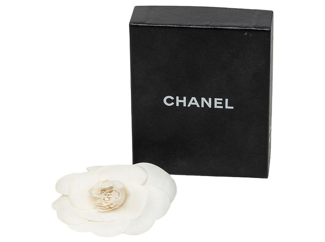 Spilla Camelia in tela bianca Chanel Bianco - vista 5