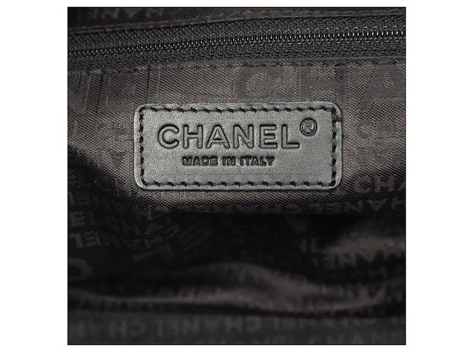 Borsa a tracolla Chanel Black Chocolate Bar Caviar Nero - vista 5