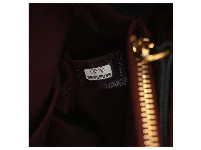 Borsa Chanel Coco Top Handle Medium in pelle caviar matelassé nera Nero - vista 12