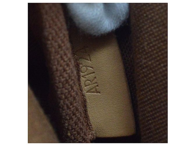 Louis Vuitton Saumur Monogram 30 Marrone - vista 5