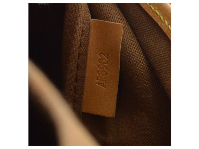 Louis Vuitton Saumur Monogram 43 Marrone - vista 5