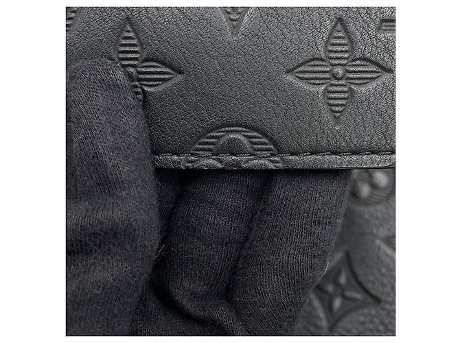 Portafoglio wearable Louis Vuitton Monogram Shadow Gaston Nero Monogramma - vista 11