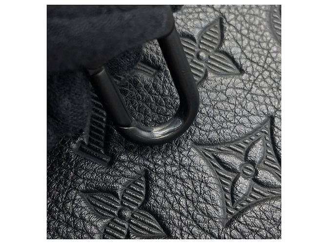 Portafoglio wearable Louis Vuitton Monogram Shadow Gaston Nero Monogramma - vista 13