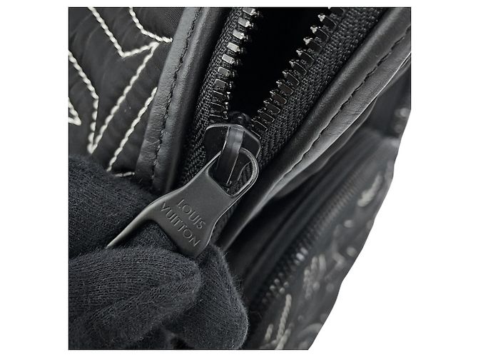 Zaino Louis Vuitton della Snow Capsule Collection Nero Monogramma - vista 10