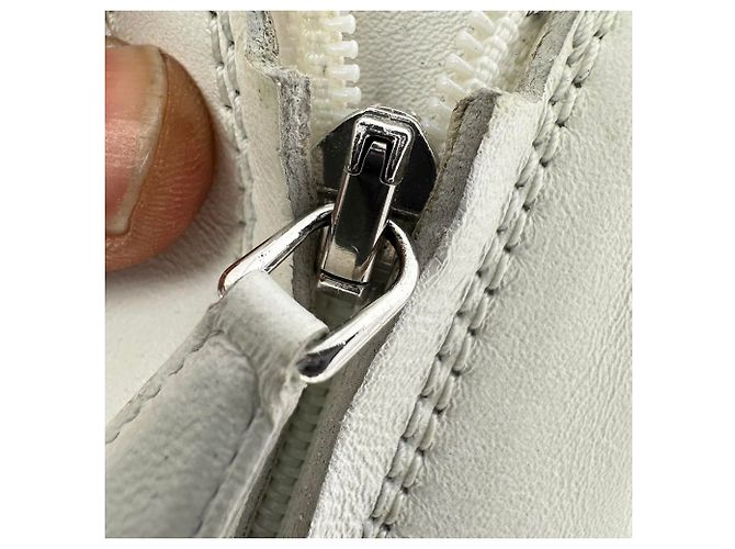 Bottines de combat à lacets Miu Miu en cuir blanc - vue 13