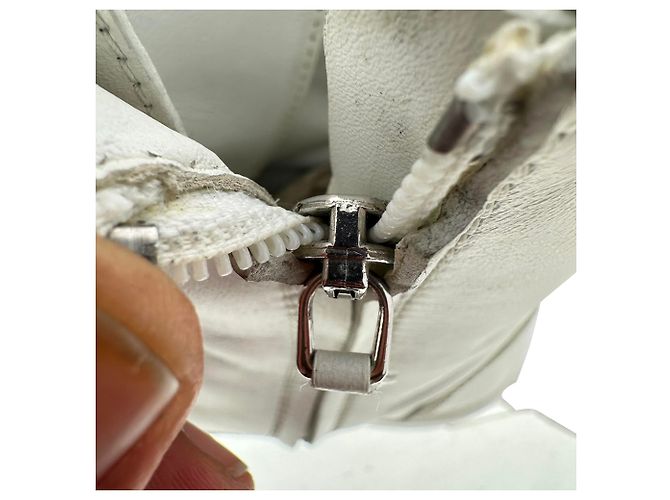 Bottines de combat à lacets Miu Miu en cuir blanc - vue 15