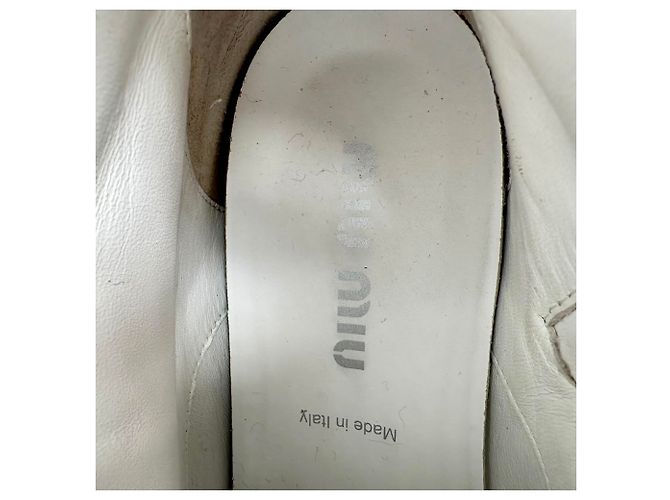 Bottines de combat à lacets Miu Miu en cuir blanc - vue 18