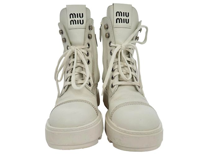 Bottines de combat à lacets Miu Miu en cuir blanc - vue 2