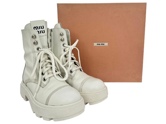 Bottines de combat à lacets Miu Miu en cuir blanc - vue 24