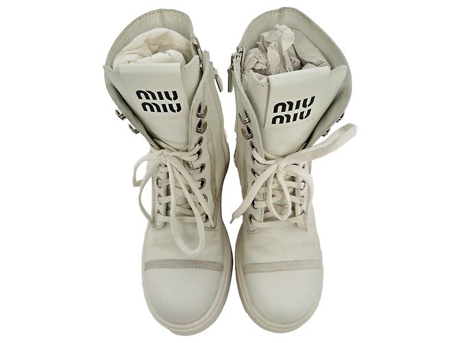 Bottines de combat à lacets Miu Miu en cuir blanc - vue 4