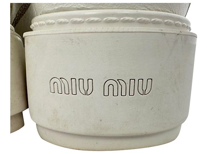 Bottines de combat à lacets Miu Miu en cuir blanc - vue 7