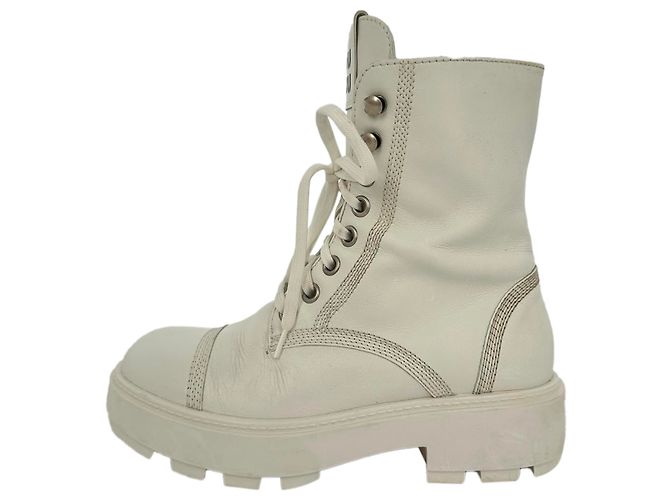 Bottines de combat à lacets Miu Miu en cuir blanc - vue 8