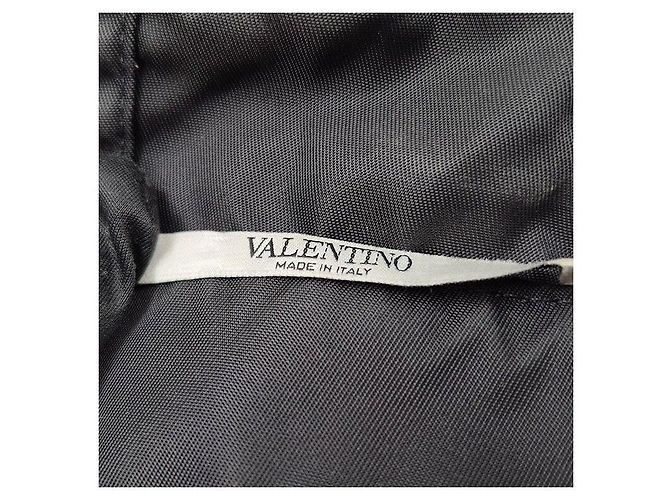 Valentino Cortavientos Logo - vista 4