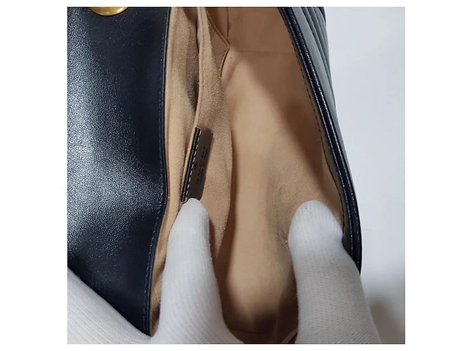 Gucci Mini Borsa a Tracolla Marmont Matelassé Nero - vista 9