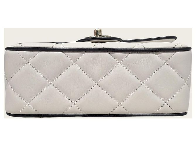 Chanel Mini borsa a patta in pelle d'agnello bianca e nera Bianco - vista 6