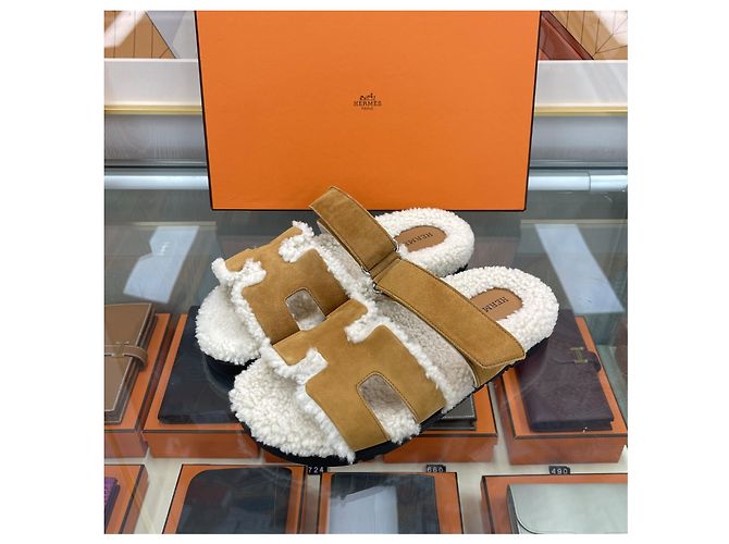 Hermès Sandali pantofole in shearling da donna Marrone - vista 2
