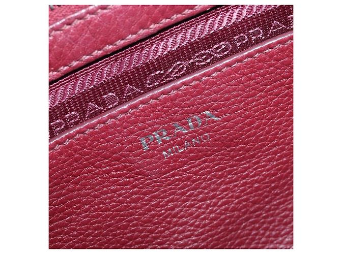 Prada Boston Convertible Small in Vitello Daino con tasca frontale e chiusura pushlock Bordò - vista 6