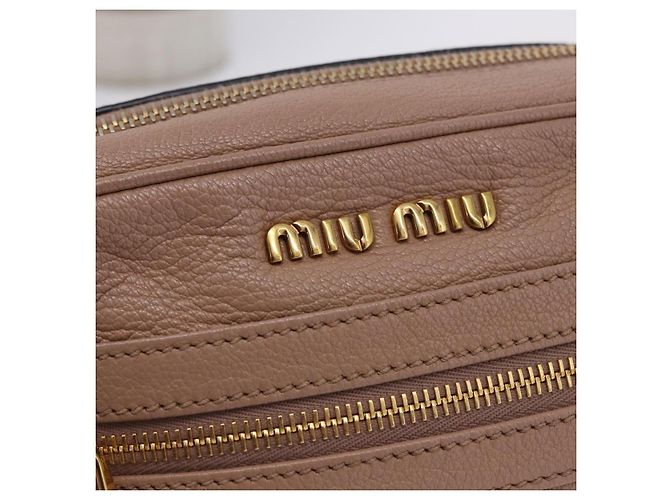 Miu Miu Shoulder Bag Leather Beige Gold - vista 20