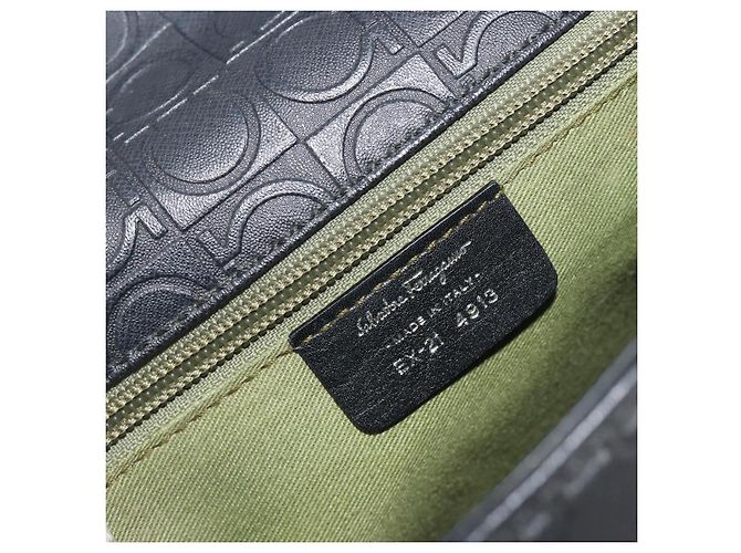 Salvatore Ferragamo Gancini Shoulder Bag Leather Black Silver - vista 17