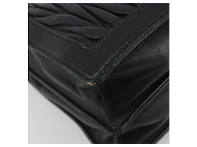 Miu Miu Matelasse Hand Bag Leather Black Gold - vista 14