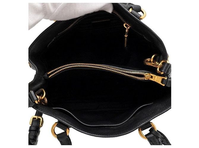 Prada Borsa Tote e Borsa a Tracolla Crossbody in Vitello Phenix Nero con Logo Triangolare Dorato - vista 5