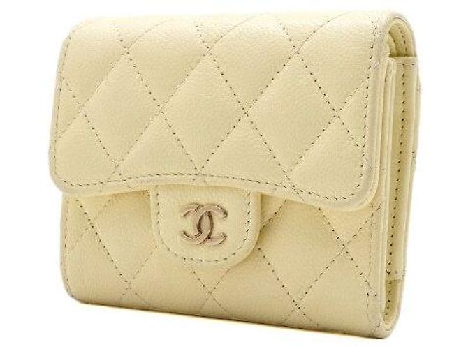 Chanel Portafoglio classico con patta da donna Caviar Gold CC Logo Giallo - vista 3