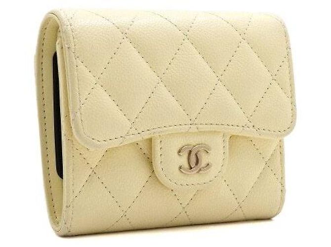 Chanel Portafoglio classico con patta da donna Caviar Gold CC Logo Giallo - vista 4