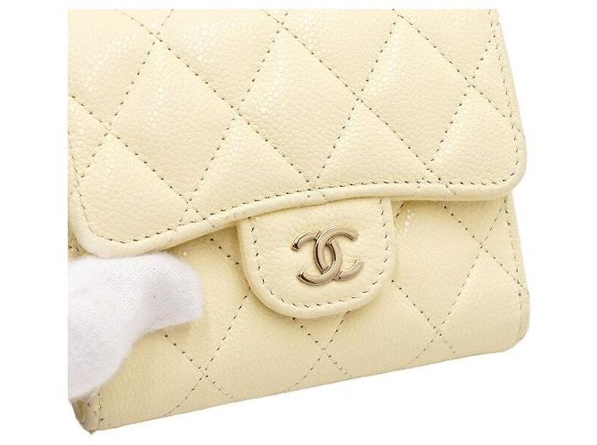 Chanel Portafoglio classico con patta da donna Caviar Gold CC Logo Giallo - vista 5