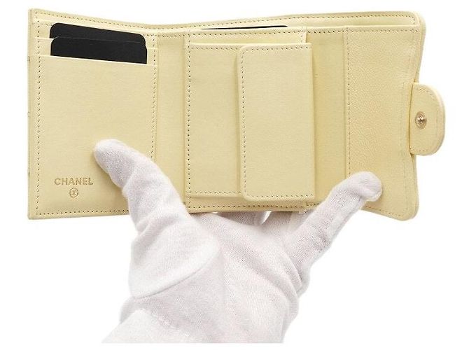 Chanel Portafoglio classico con patta da donna Caviar Gold CC Logo Giallo - vista 6