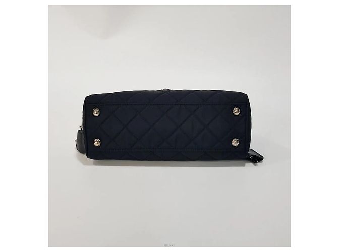 Prada Gesteppte Tessuto Crossbody-Tasche mit Kette und Schloss Schwarz - Ansicht 7