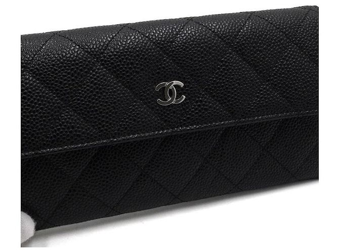 Chanel Portafoglio lungo con patta Timeless in Caviar nero e CC argento - vista 9